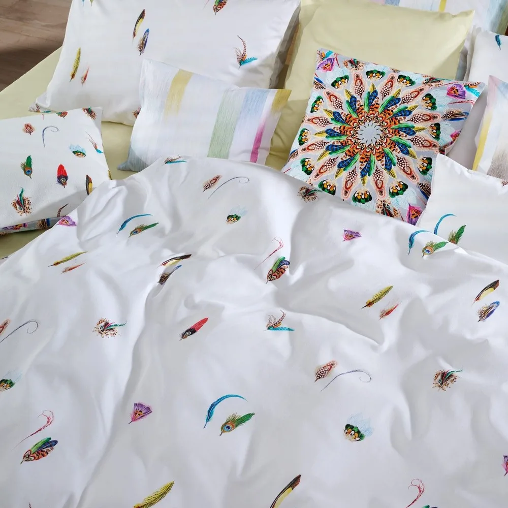 Kissen auf einem Bett