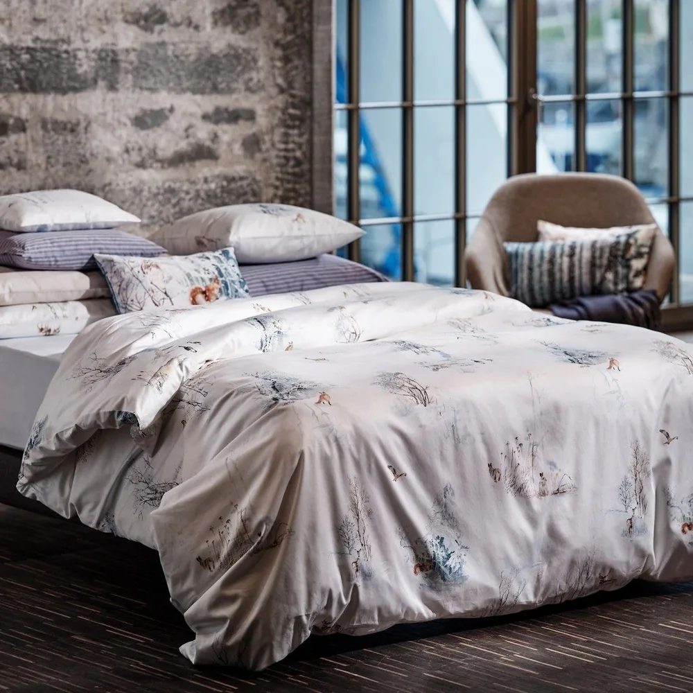 Kissen auf einem Bett